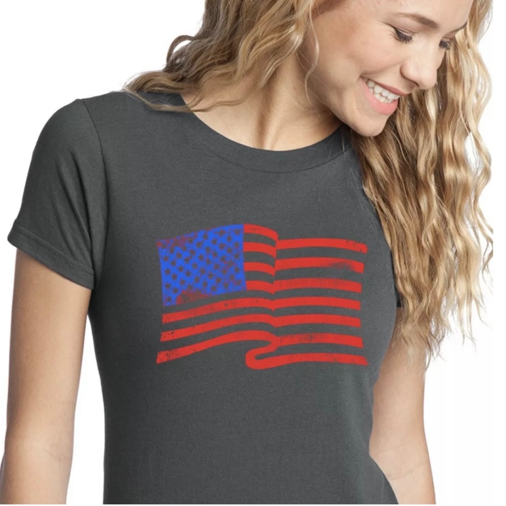 NEW - CUSTOM DESIGNED DISTRESSED AMERICAN FLAG - Women’s Slim Fit T Shirt M